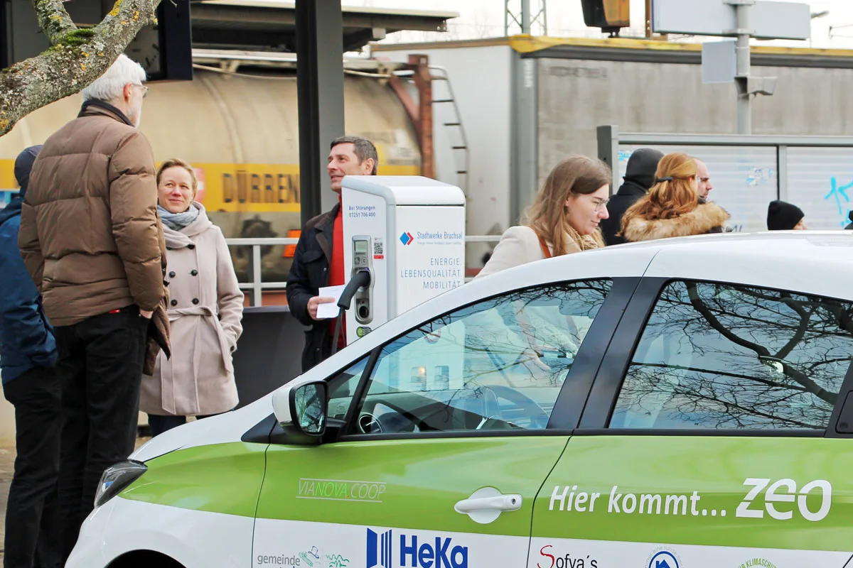Den Startschuss für das neue ZEO Carsharing gaben die Projektpartner am 20. Januar 2023, indem sie die erste neue ZEO-Station am Bahnhof Graben-Neudorf eröffnet haben.