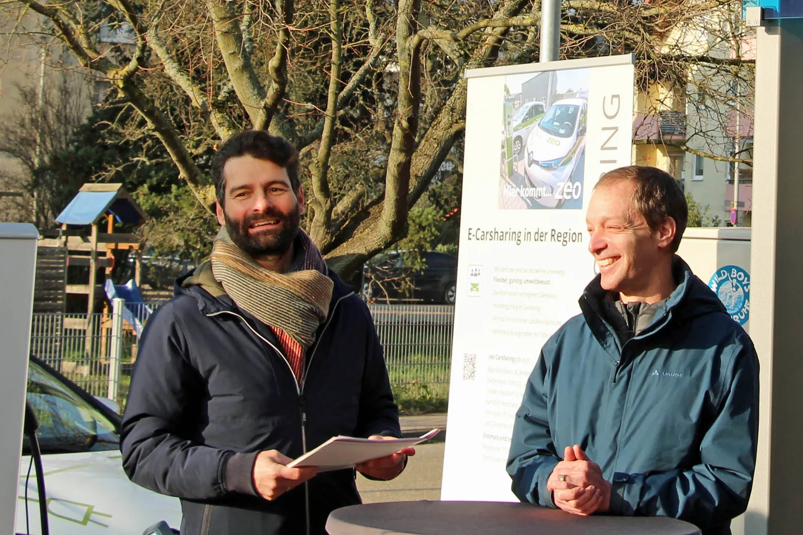 Heute kann Holger Rieger (rechts) gut lachen. Denn für diesen Tag hat das "Carsharing Urgestein" und Mitgründer von Colectivo! – Carsharing für Heidelsheim und Helmsheim - lange gekämpft.